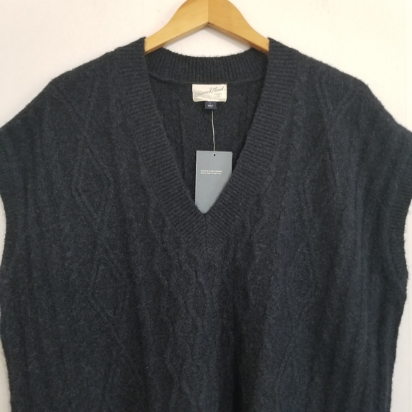 NWT Universal Thread Navy Cashmere Like Sweater Vest Size Large - Picture 2 of 8